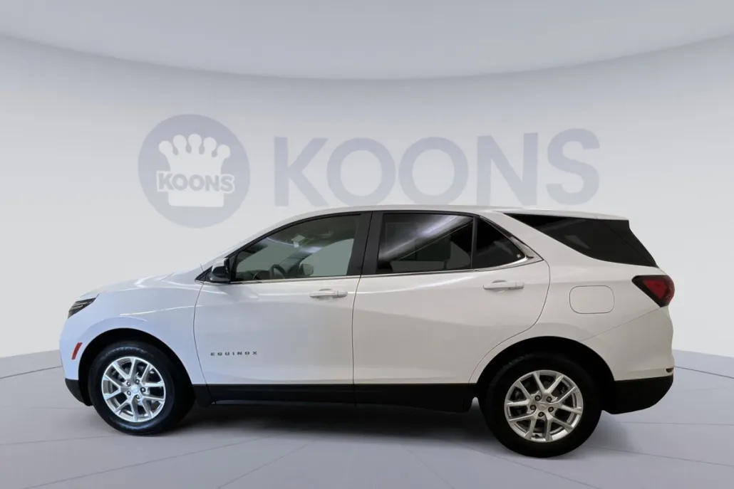 2022 Chevrolet Equinox LT photo 1
