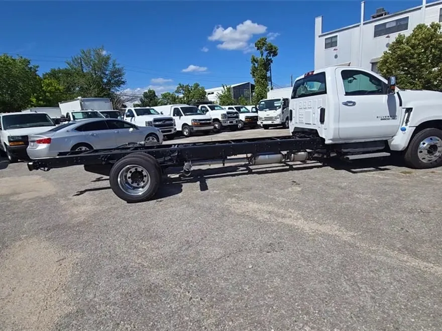 2024 Chevrolet Silverado 5500HD Work Truck photo 1