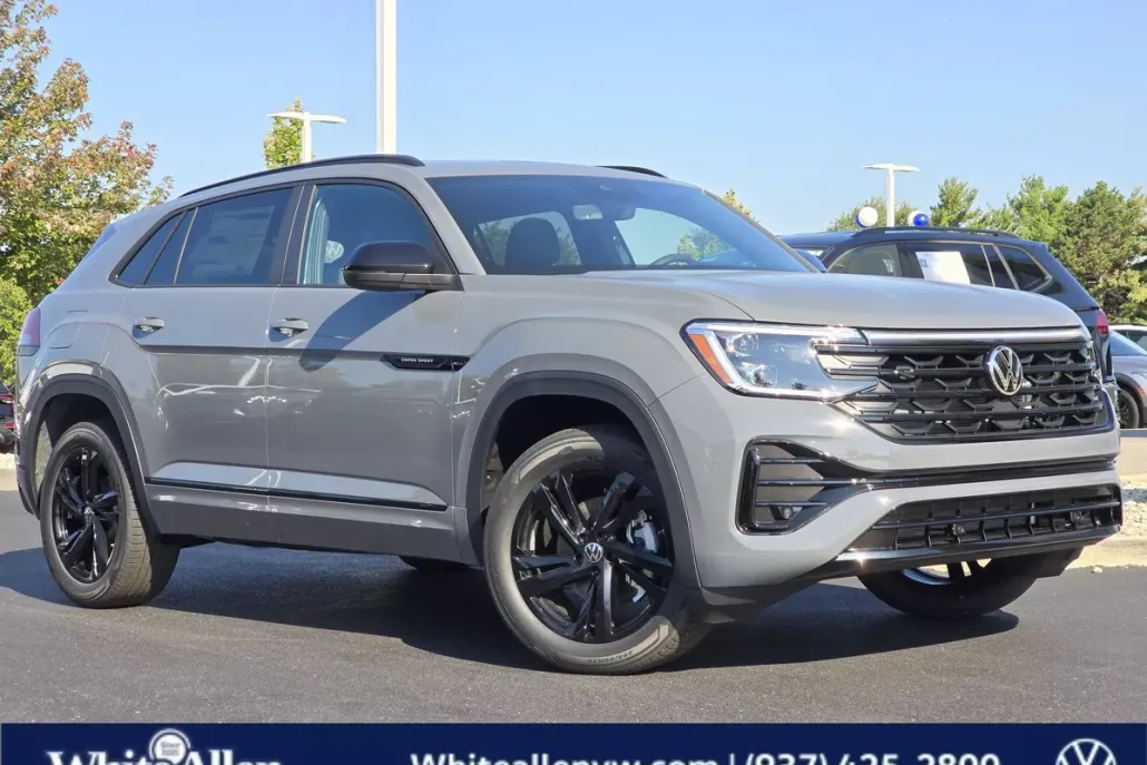 2026 Volkswagen Atlas Cross Sport SEL R-Line photo 1