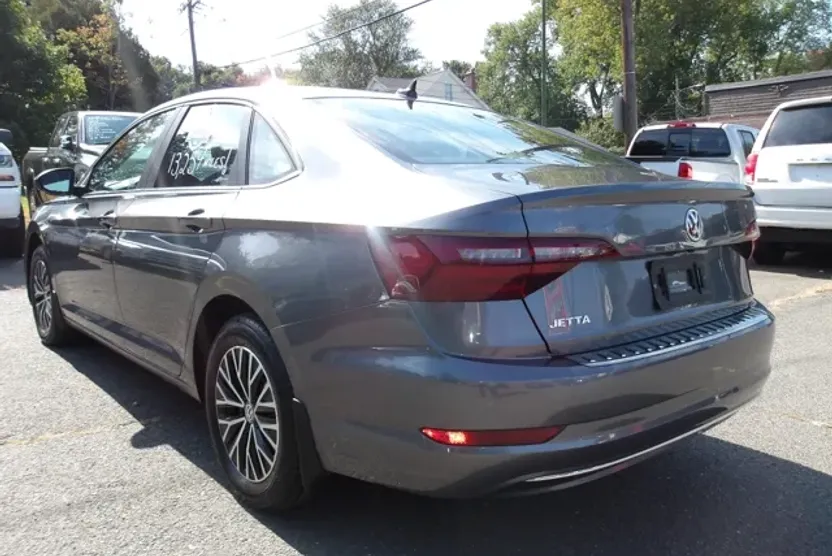 2020 Volkswagen Jetta SE R-Line photo 1