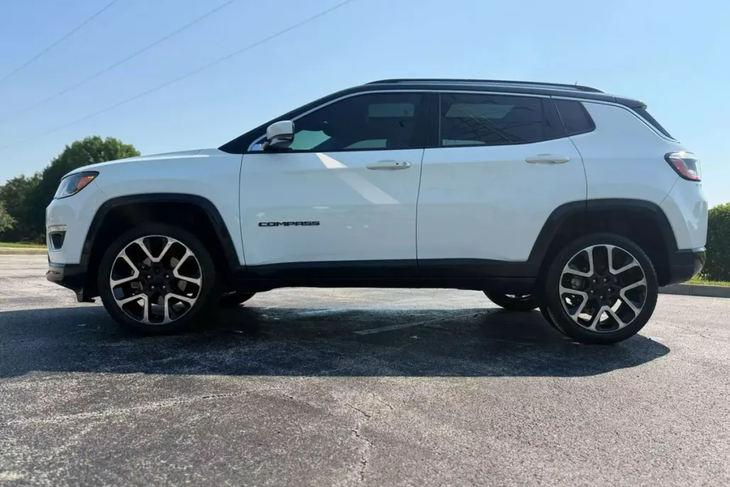 2017 Jeep Compass Limited Sport photo 1