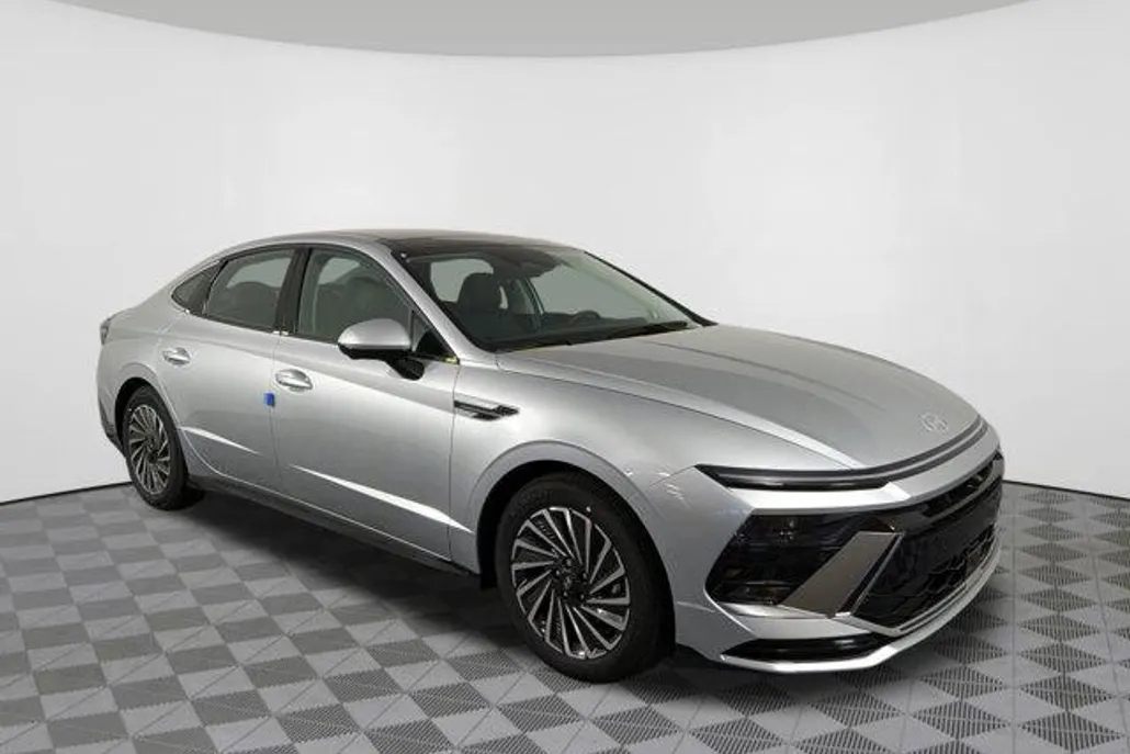 2025 Hyundai Sonata Hybrid Limited photo 1
