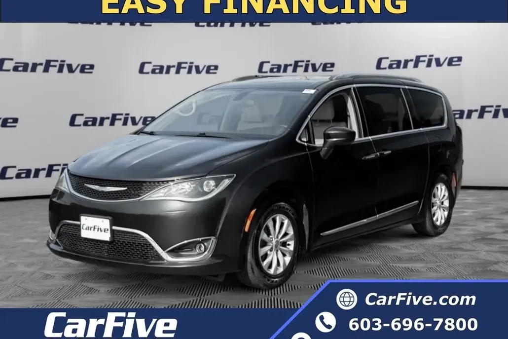 2018 Chrysler Pacifica Touring L photo 1