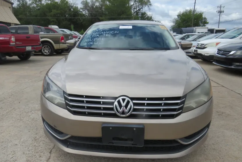 2015 Volkswagen Passat TDI SE photo 1