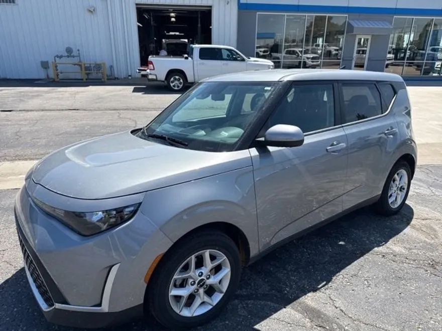 2023 Kia Soul LX photo 1