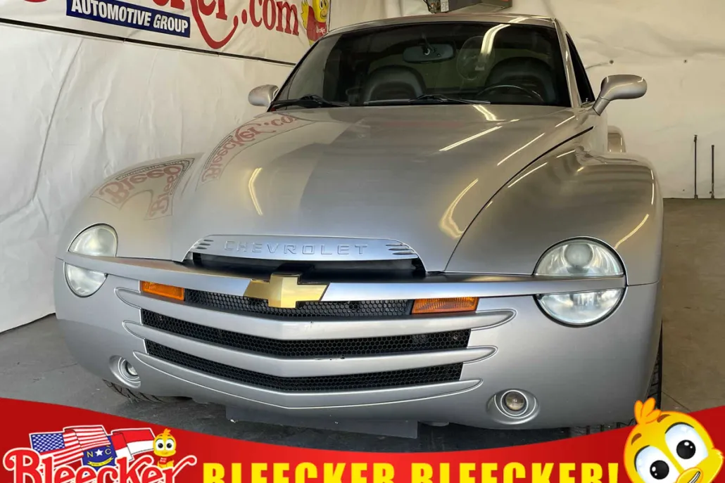 2004 Chevrolet SSR Base photo 1