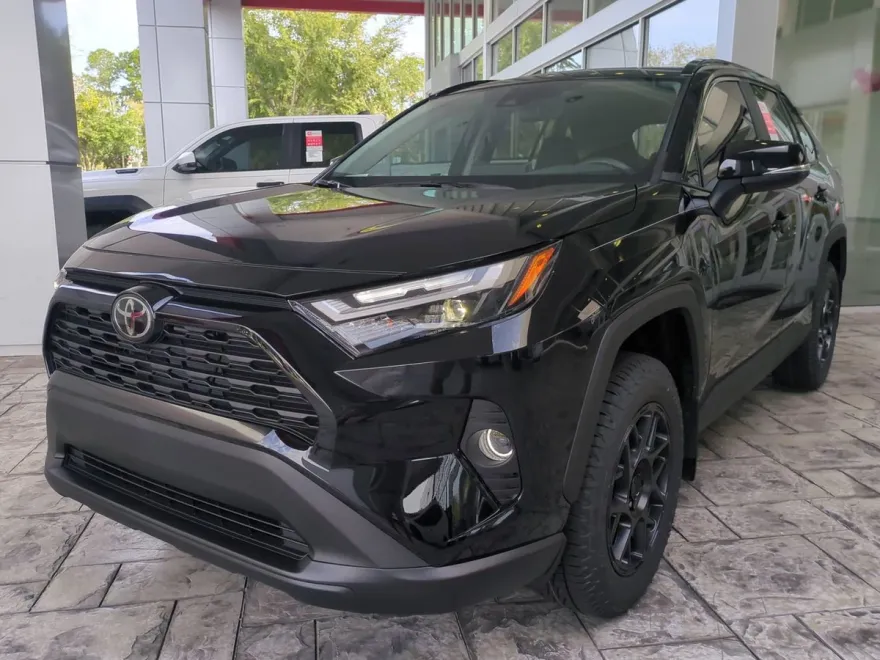 2025 Toyota RAV4 XLE photo 1