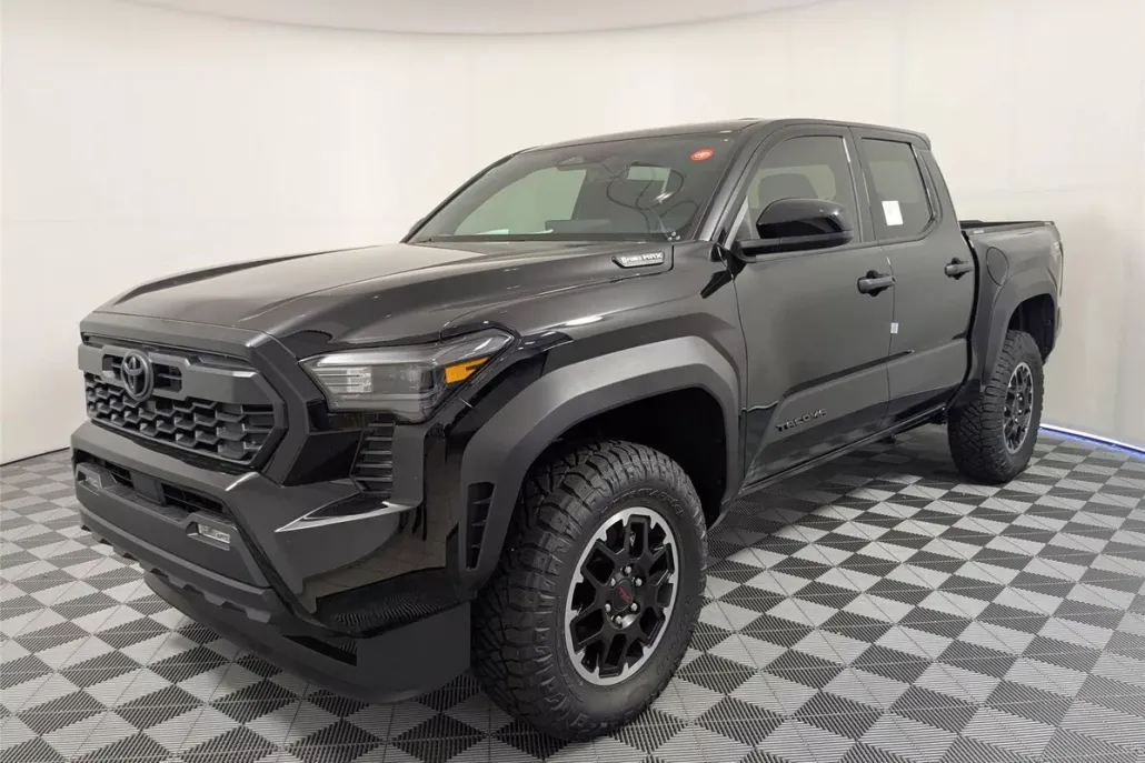 2025 Toyota Tacoma TRD Off-Road Double Cab photo 1
