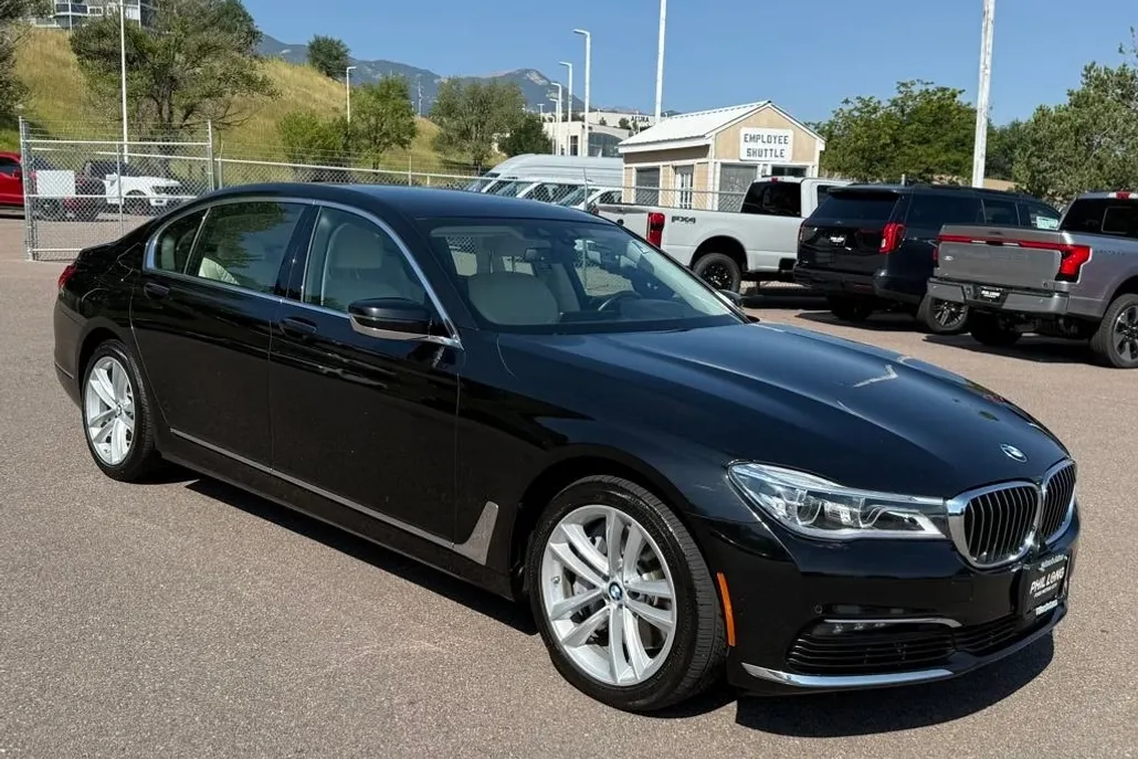 2018 Bmw 750i / B7 xDrive Sedan photo 1