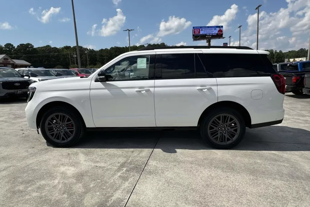 2025 Ford Expedition Platinum photo 1