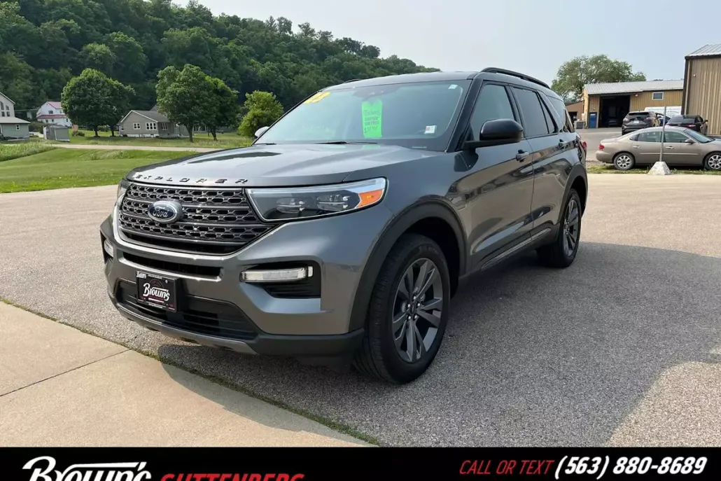 2023 Ford Explorer XLT photo 1