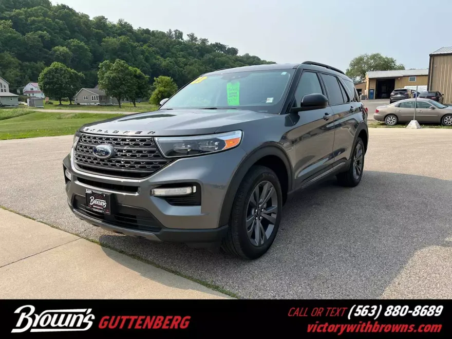 2023 Ford Explorer XLT photo 1