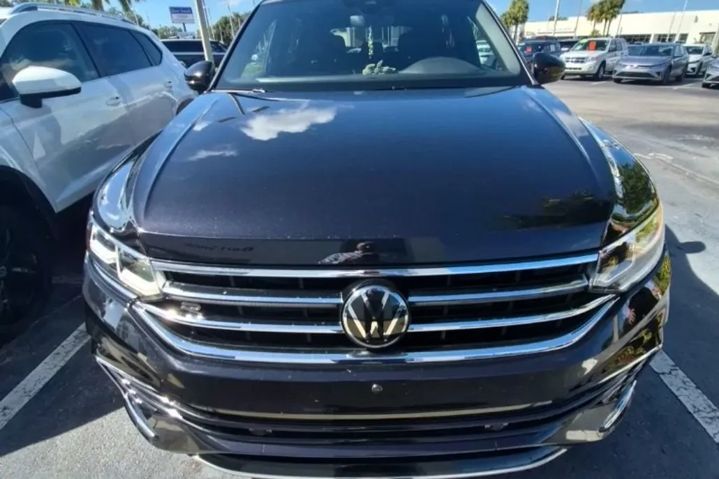 2023 Volkswagen Tiguan SEL R-Line Black photo 1