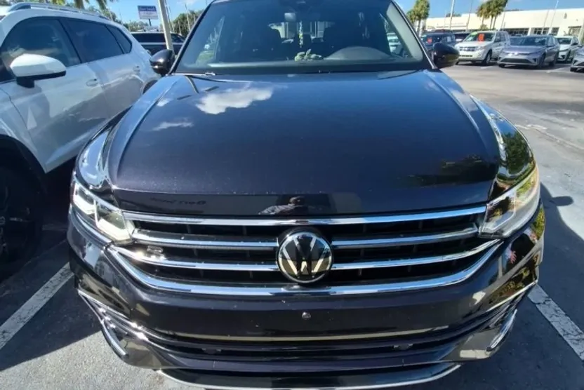 2023 Volkswagen Tiguan SEL R-Line Black photo 1