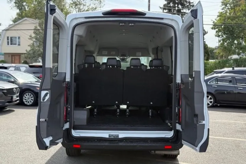 2023 Ford Transit Passenger XL photo 1