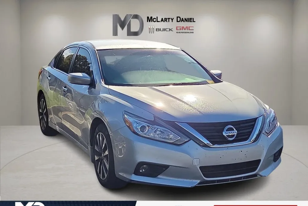 2017 Nissan Altima 2.5 SV photo 1