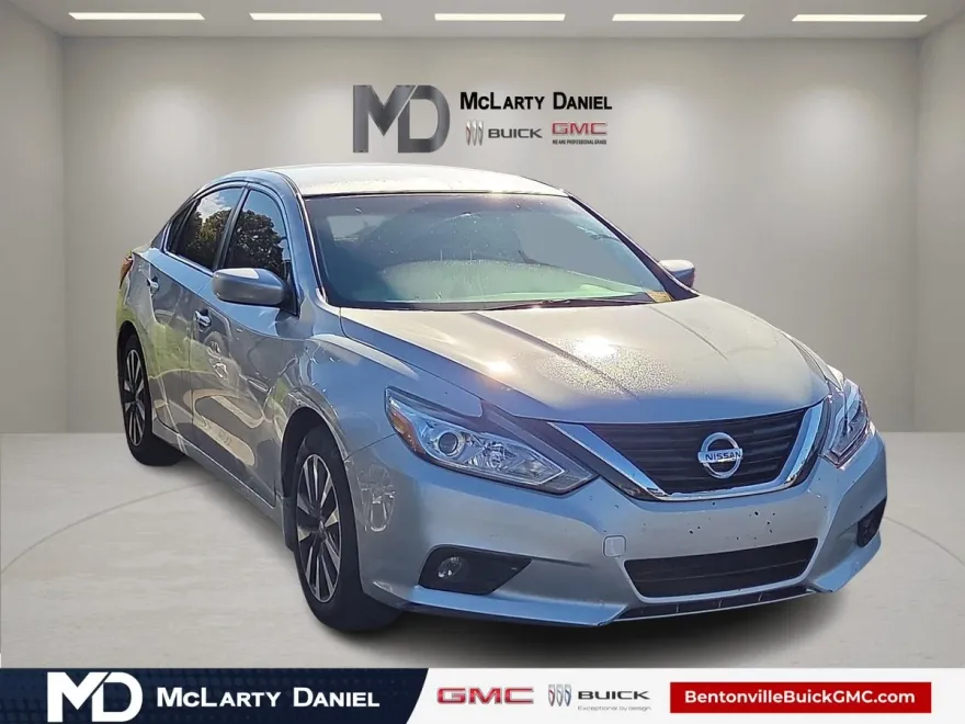 2017 Nissan Altima 2.5 SV photo 1