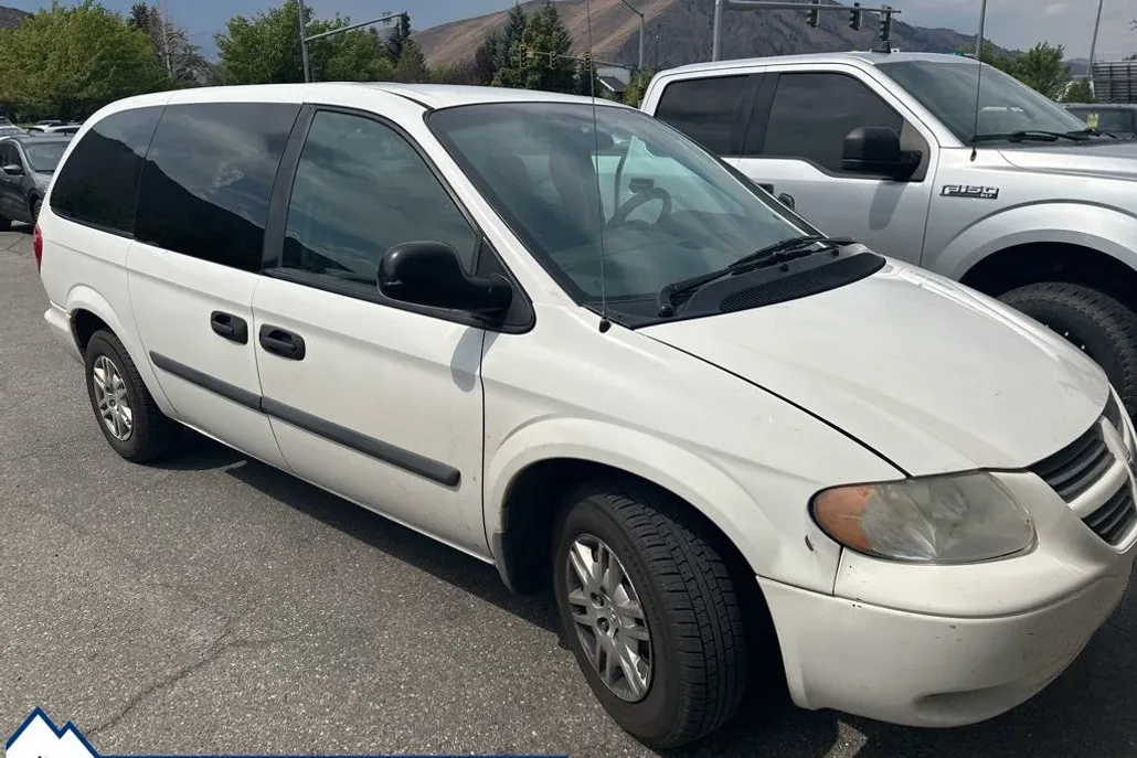2005 Dodge Grand Caravan SE photo 1