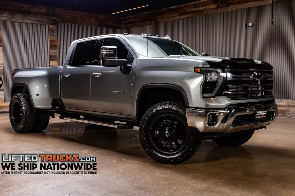 2025 Chevrolet Silverado 3500HD LTZ photo 1