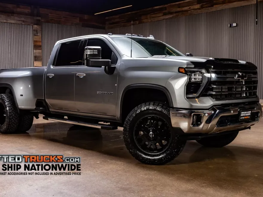 2025 Chevrolet Silverado 3500HD LTZ photo 1