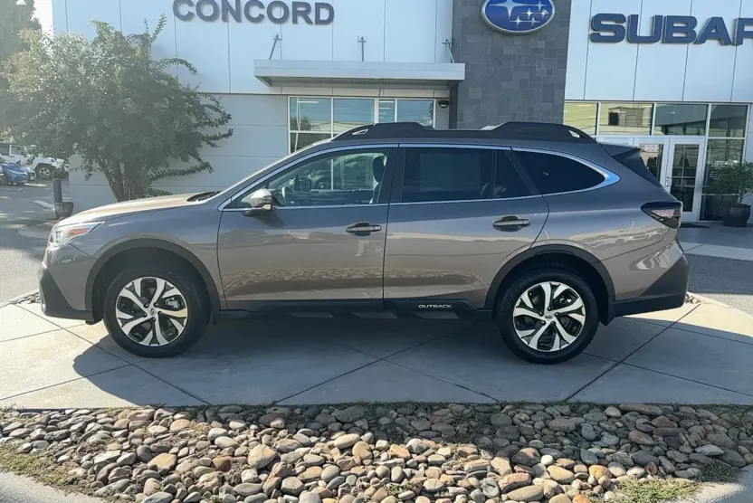 2022 Subaru Outback Limited photo 1