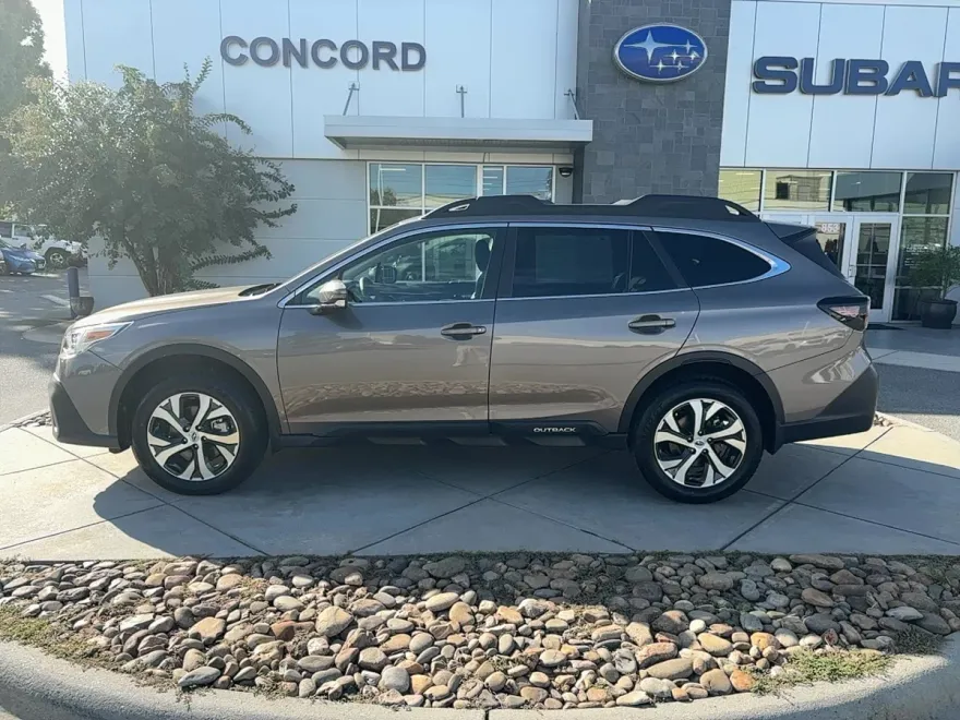 2022 Subaru Outback Limited photo 1