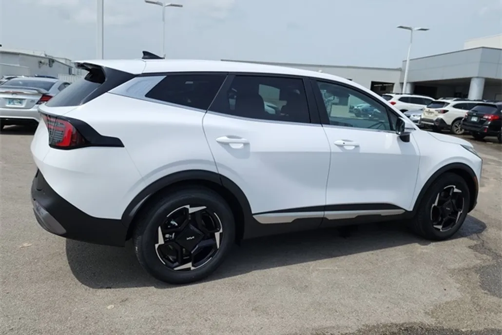 2026 Kia Sportage EX photo 1