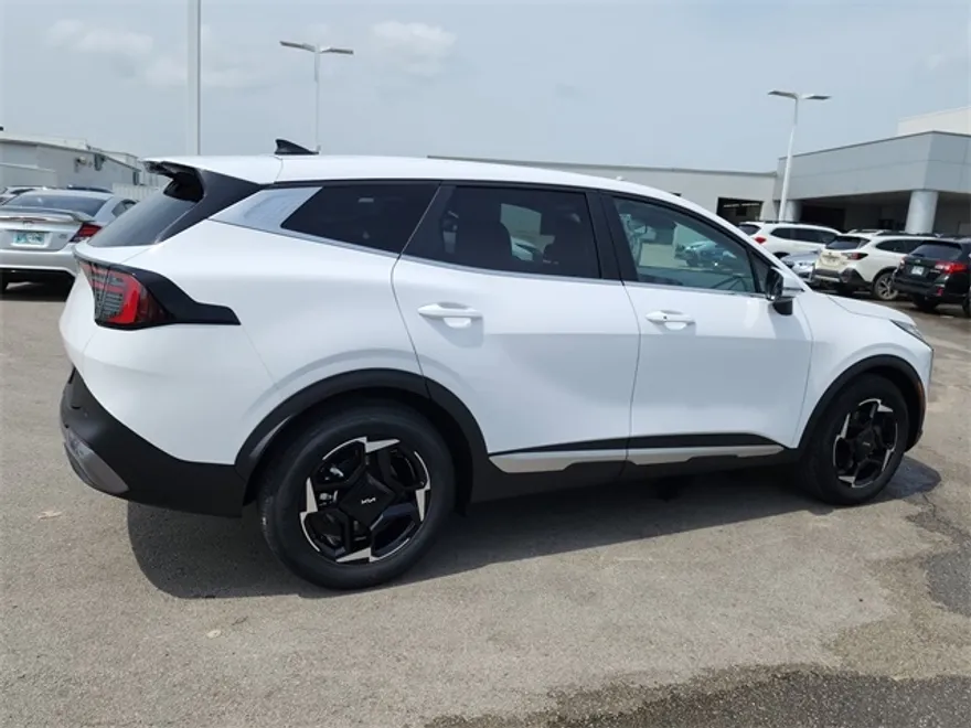 2026 Kia Sportage EX photo 1
