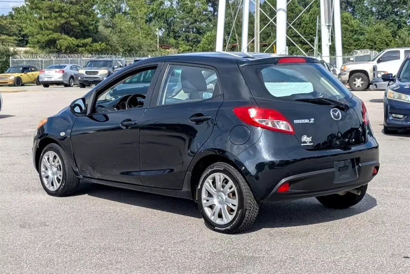 2014 Mazda Mazda2 Sport photo 1