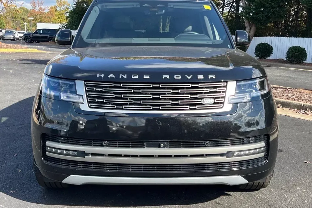 2024 Land Rover Range Rover SE photo 1