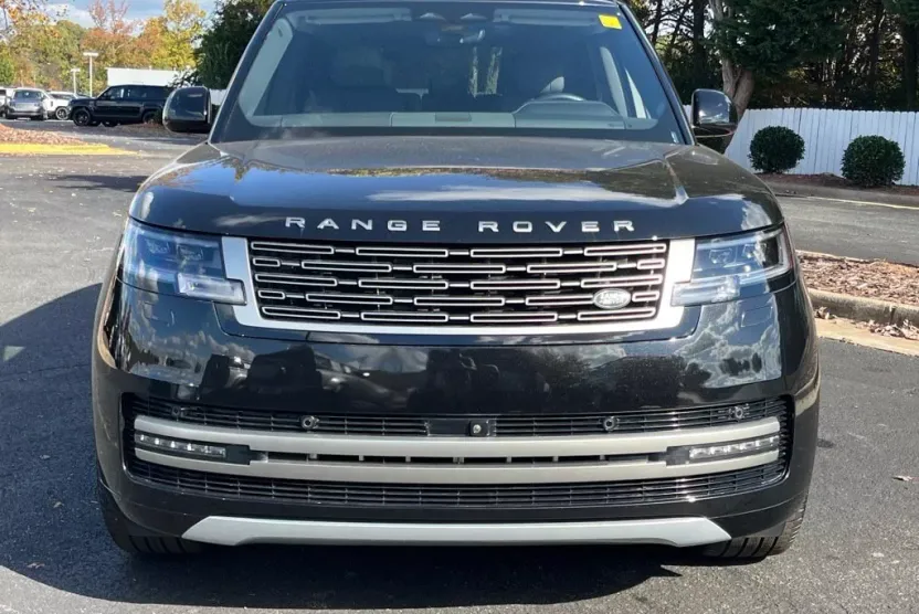 2024 Land Rover Range Rover SE photo 1