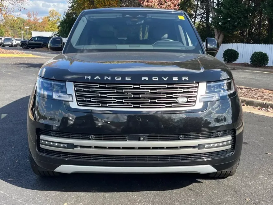 2024 Land Rover Range Rover SE photo 1