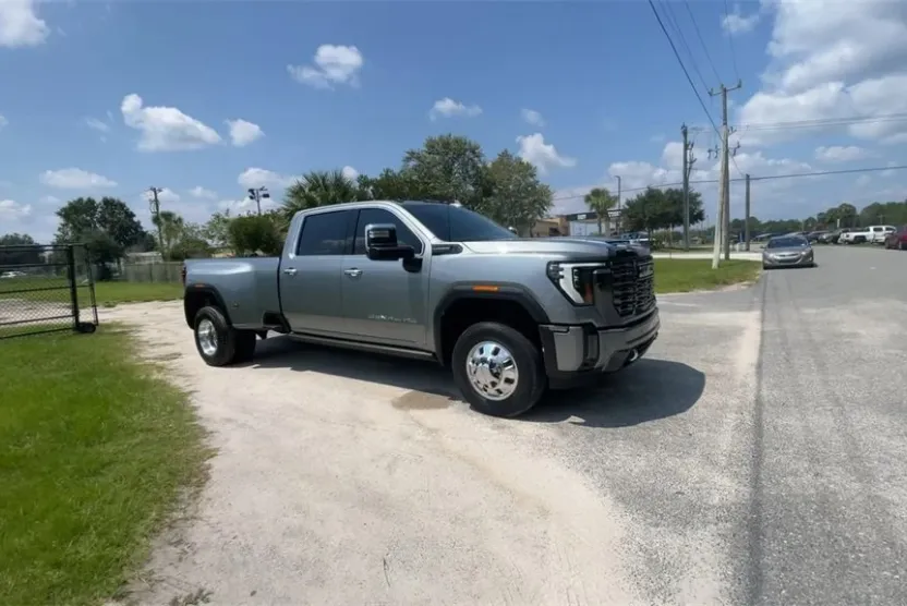 2024 Gmc Sierra 3500 HD Denali Ultimate photo 1