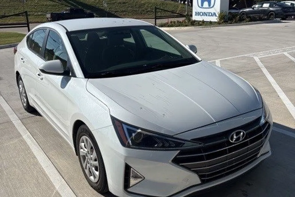 2019 Hyundai Elantra SE photo 1