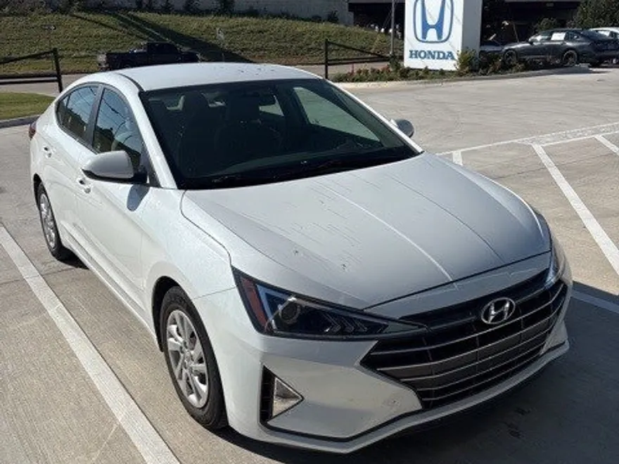 2019 Hyundai Elantra SE photo 1