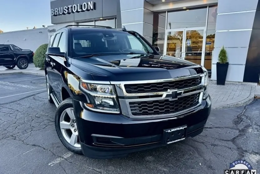 2017 Chevrolet Tahoe LT photo 1