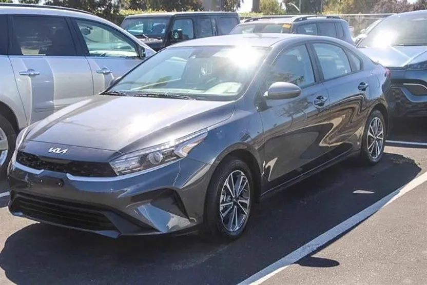 2024 Kia Forte LXS photo 1