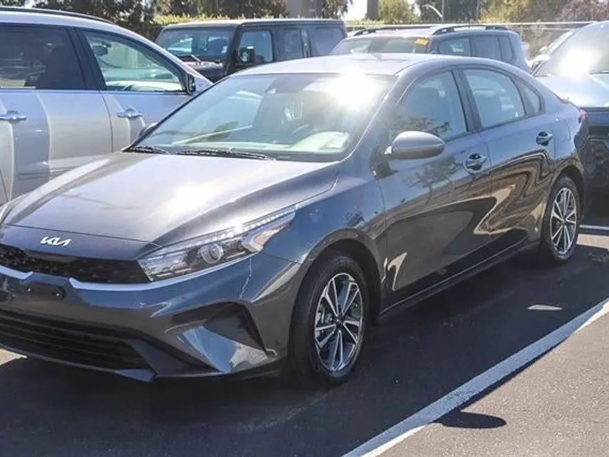 2024 Kia Forte LXS photo 1