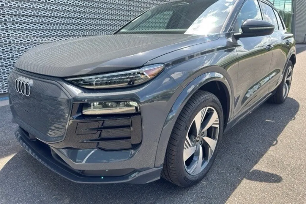 2025 Audi Q6 E-tron Premium Plus photo 1