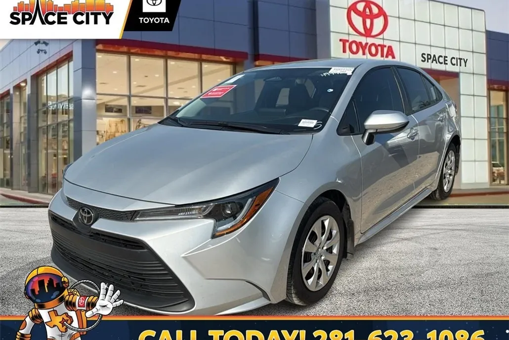 2025 Toyota Corolla LE photo 1