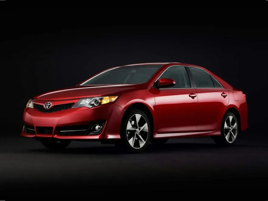 2013 Toyota Camry SE photo 1