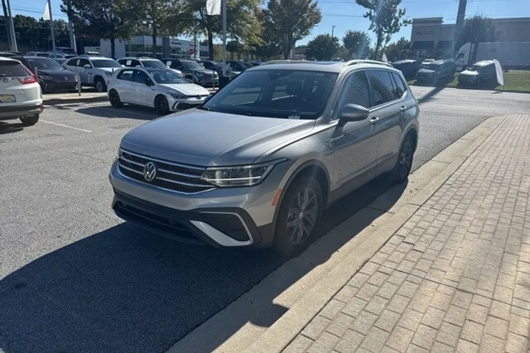 2022 Volkswagen Tiguan SE photo 1