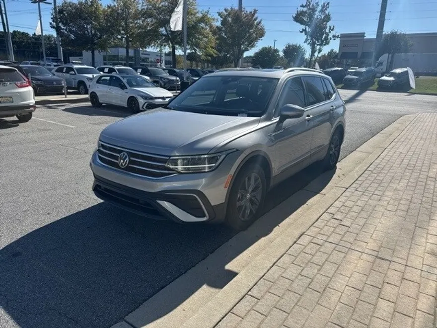 2022 Volkswagen Tiguan SE photo 1