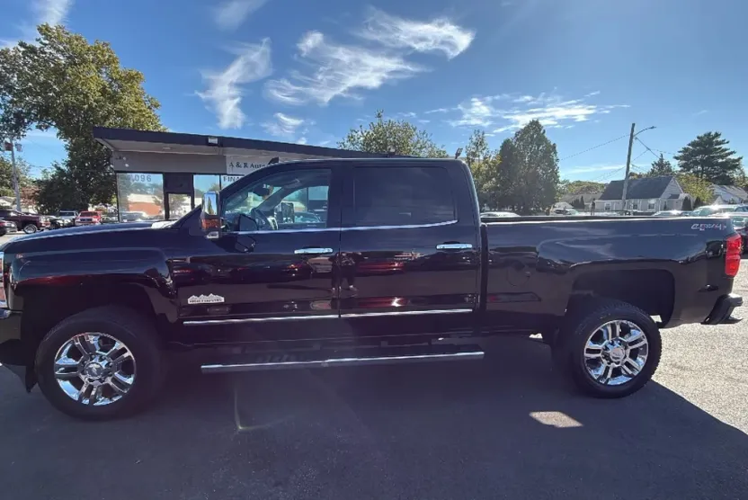 2016 Chevrolet Silverado 2500HD High Country photo 1