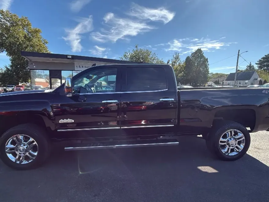 2016 Chevrolet Silverado 2500HD High Country photo 1