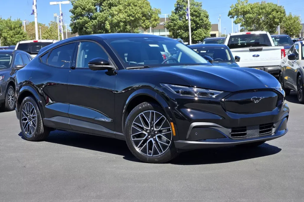 2025 Ford Mustang Mach-E Premium photo 1