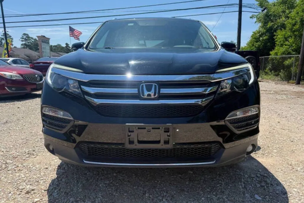 2017 Honda Pilot Touring photo 1