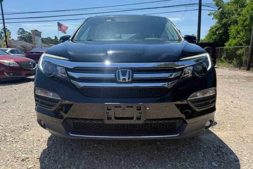 2017 Honda Pilot Touring photo 1