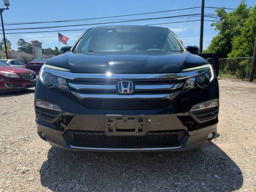 2017 Honda Pilot Touring photo 1