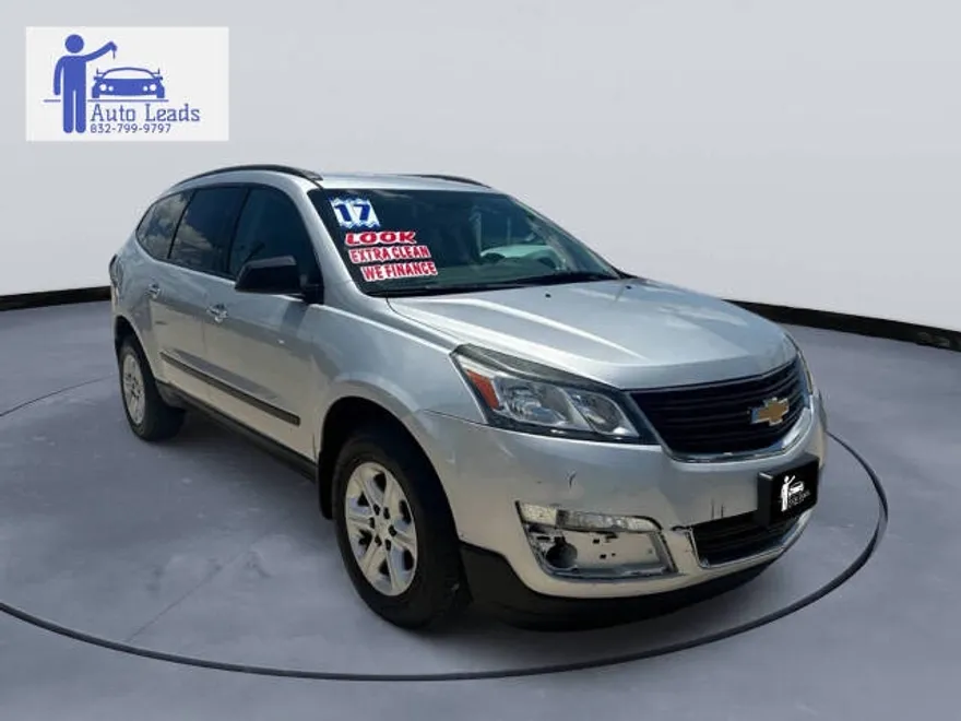 2017 Chevrolet Traverse LS photo 1